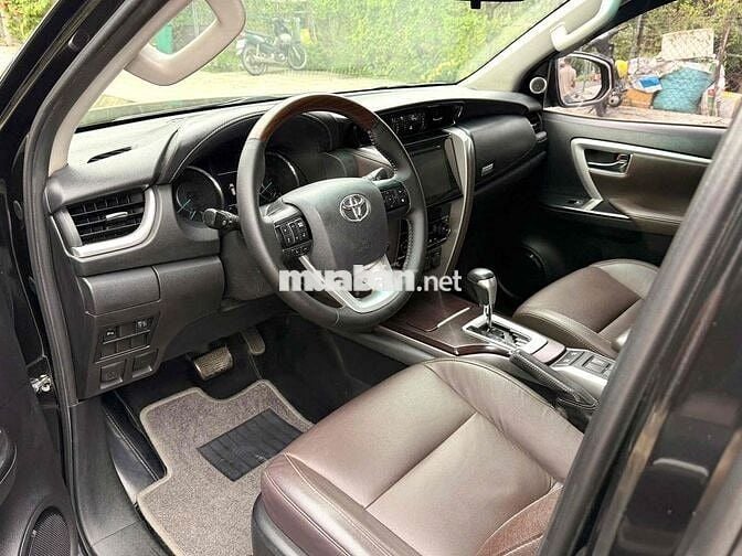 Toyota Fortuner 2019 Đen 7 chỗ Tự động