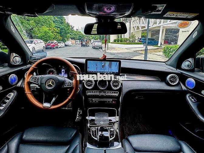 Mercedes-Benz GLC200 SPORT 2019 Option gần 300tr