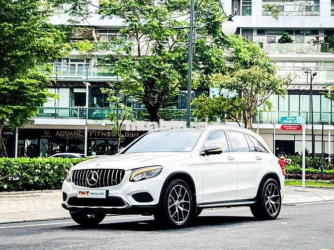 Mercedes-Benz GLC200 SPORT 2019 Option gần 300tr