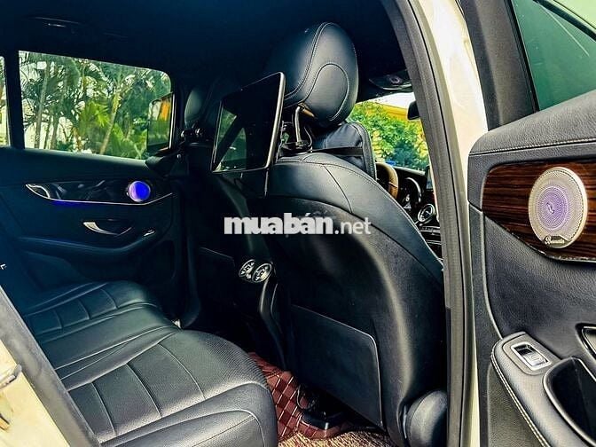 Mercedes-Benz GLC200 SPORT 2019 Option gần 300tr