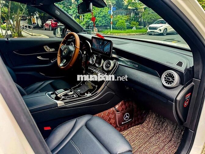 Mercedes-Benz GLC200 SPORT 2019 Option gần 300tr