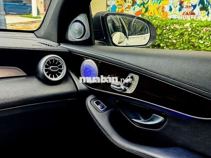 Mercedes-Benz GLC200 SPORT 2019 Option gần 300tr