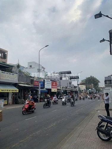 CC bán gấp nhà MT Nguyễn Kiệm, PN - 358m2 đất - nhà c4 - giá chỉ 72T