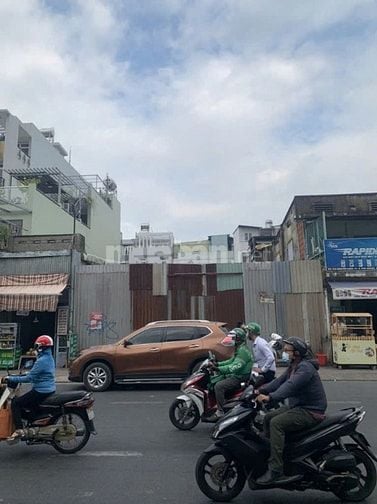 CC bán gấp nhà MT Nguyễn Kiệm, PN - 358m2 đất - nhà c4 - giá chỉ 72T