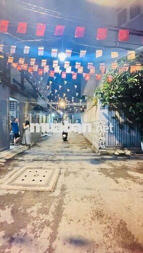NHÀ QUANG TRUNG HẺM XE HƠI 1 SẸC - NHÀ CÒN RẤT MỚI