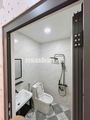 BÁN NHÀ ĐẸP LUNG LINH, HẺM TRC NHÀ 4m, 3 TẦNG ĐÚC THẬT, CÓ SÂN THƯỢNG