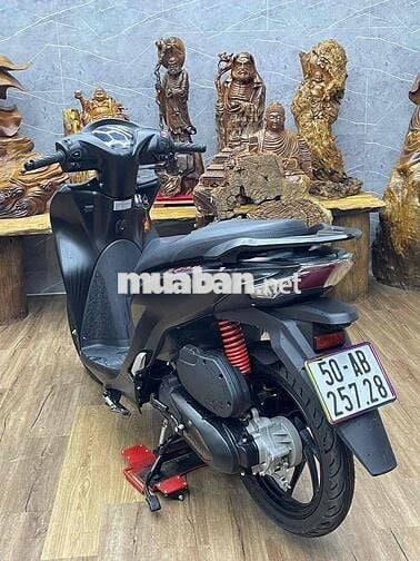 Velia 50cc đời 2025 chính chủ xe như mới. odo 1,9k