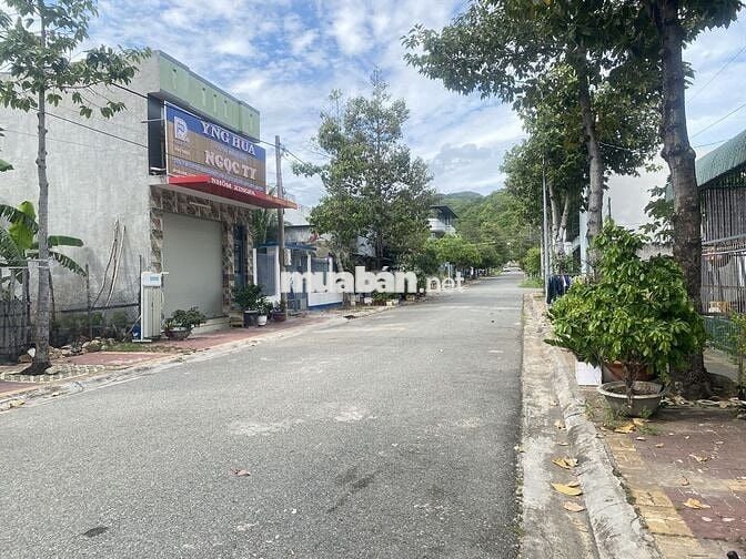 Bán đất gấp 2 tỷ 650tr gần chợ mới long hải,  cách biển hơn 2km