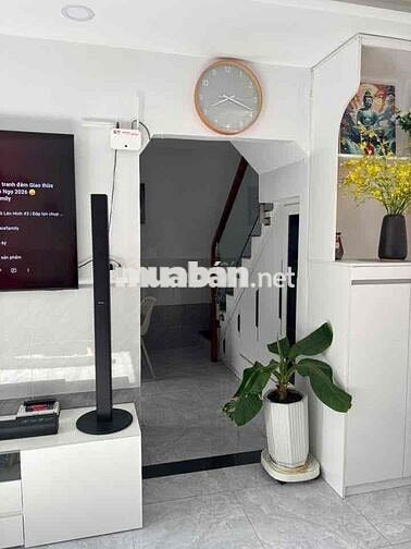 Cho thuê nhà nguyên căn hẻm 160 NVQ 2Pn 2wc giá 9,5tr