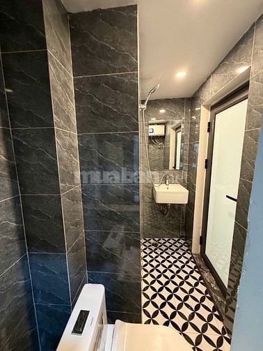 Bán căn nhà tập thể tầng 3 Thành Công và tầng 2 Linh Lang