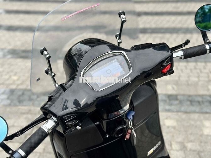 Vespa GTS HPE Super Tech 300