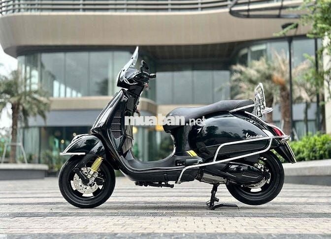 Vespa GTS HPE Super Tech 300
