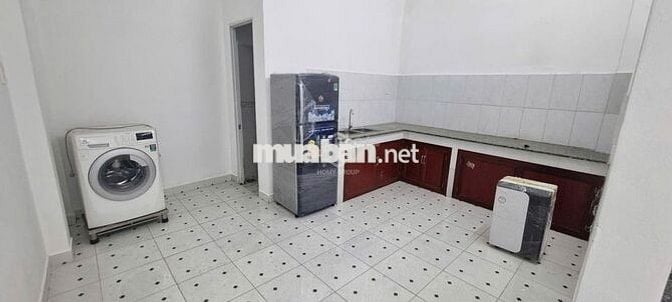 1 TRỆT 1 LẦU 3PN NGAY SÁT NGÃ TƯ THỦ ĐỨC ĐỐI DIỆN SPKT GIÁ CHỈ 15TR/TH