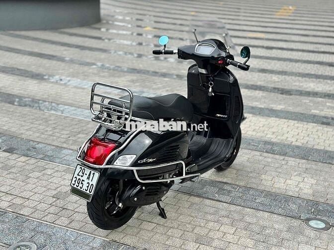 Vespa GTS HPE Super Tech 300