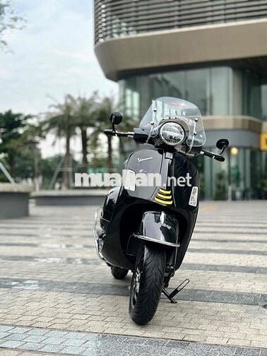 Vespa GTS HPE Super Tech 300