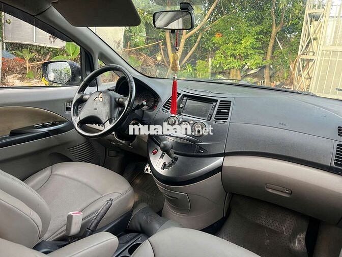 Mitsubishi Grandis 2005