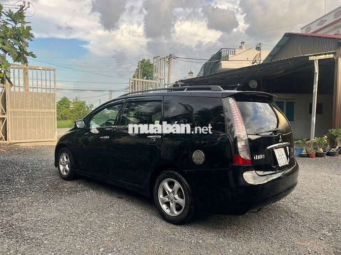 Mitsubishi Grandis 2005