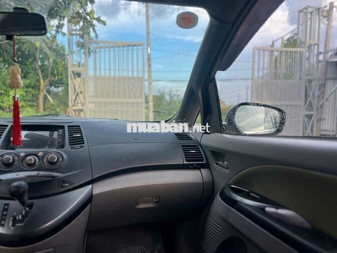 Mitsubishi Grandis 2005