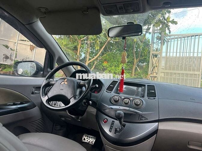 Mitsubishi Grandis 2005
