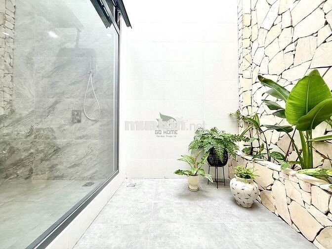 NHÀ  CÓ SÂN VƯỜN 2 PHÒNG  GIÁ 20 TRIỆU/THÁNG KHU PHƯỚC LONG