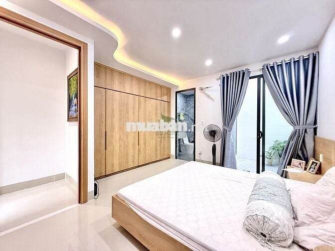 NHÀ  CÓ SÂN VƯỜN 2 PHÒNG  GIÁ 20 TRIỆU/THÁNG KHU PHƯỚC LONG