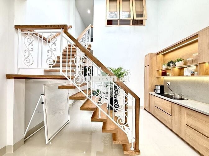 NHÀ  CÓ SÂN VƯỜN 2 PHÒNG  GIÁ 20 TRIỆU/THÁNG KHU PHƯỚC LONG