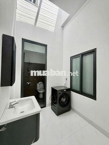 bán nhà mới sau lưng chợ Eakao