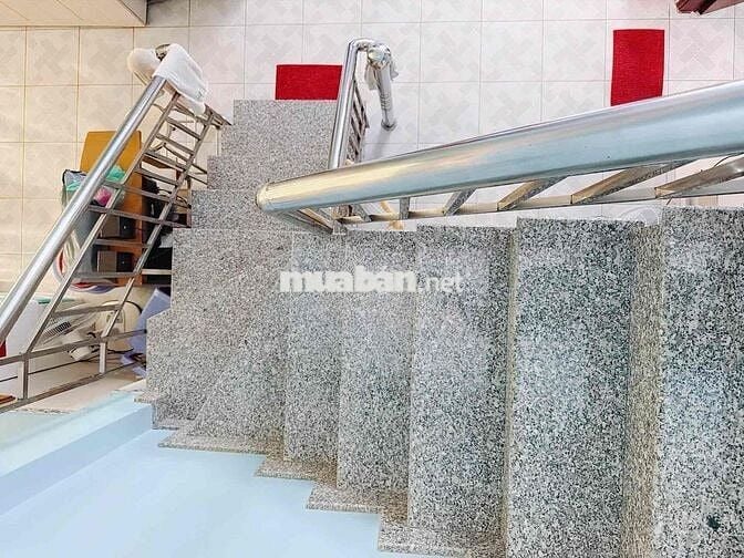 BÁN NHÀ NGUYỄN KHOÁI QUẬN 4 HẺM 3M 3 TẦNG 43m2 NHÀ ĐẸP RẺ KDC CHỈ 5 TY