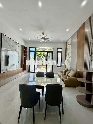 bán nhà mới sau lưng chợ Eakao