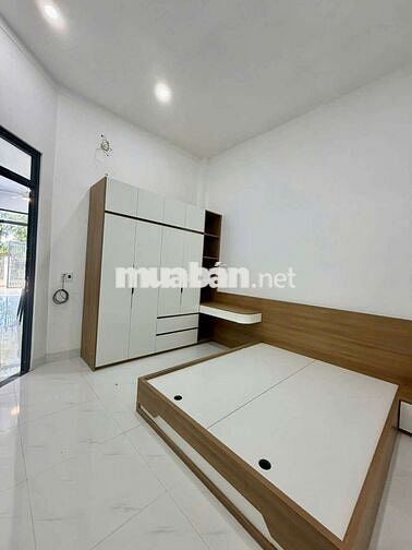 bán nhà mới sau lưng chợ Eakao