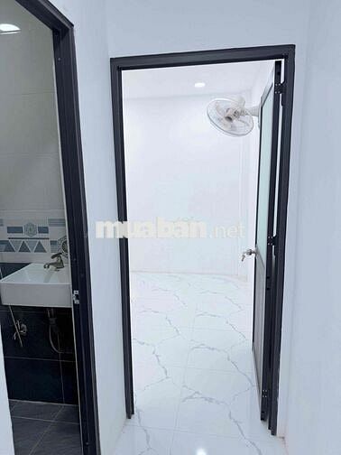 Nhà Chiến Lược 25,3m2 Mới Xây Do Đi Nước Ngoài Cần Bán