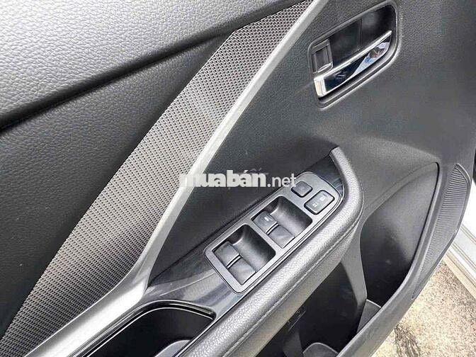 Mitsubishi Xpander 1.5 AT 2021 Bạc