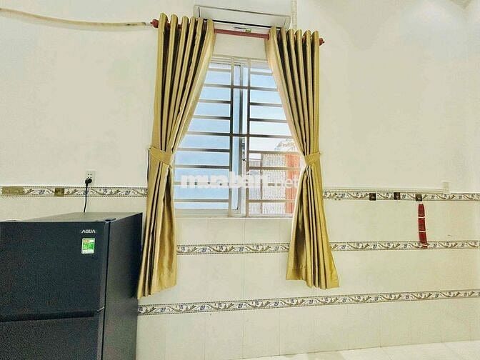 Phòng trọ giá rẻ có cửa sổ trời