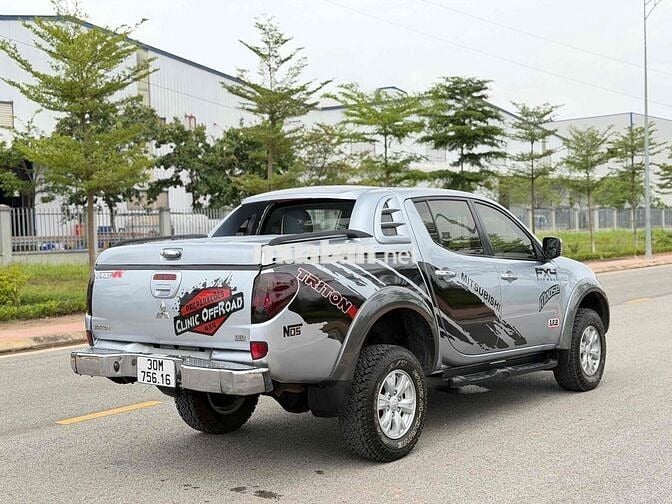 Mitsubishi Triton 2011 2 Cầu Số Tự Động Máy Dầu