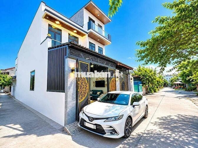🏡 Bán nhà 2 tầng hẻm xe hơi 2581 Huỳnh Tấn Phát, Nhà Bè.  📐 Diện tích: