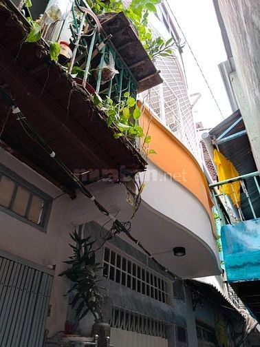 Nhà 2 lầu dưới 2 tỷ tại Quận 11 TP.HCM