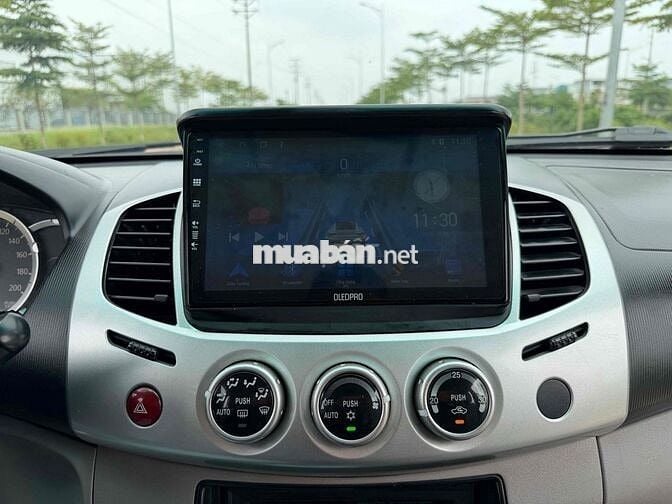 Mitsubishi Triton 2011 2 Cầu Số Tự Động Máy Dầu