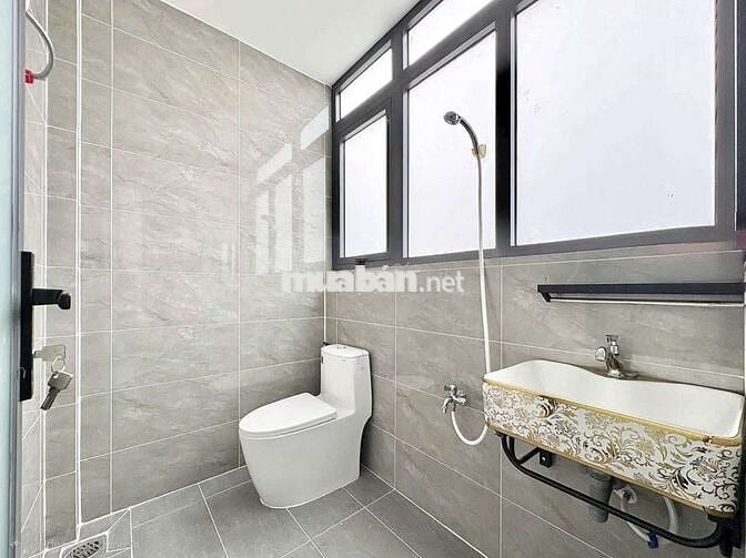 Phòng mới xịn 4 cửa sổ 3 hướng gió, có ban công