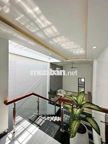 BÁN NHÀ 4 PN NGAY TRUNG TÂM - NGAY DƯỢC HẬU GIANG ĐƯỜNG NGUYỄN VĂN CỪ