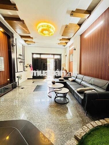 NHÀ ĐẸP SÂN OTO FULL NỘI THẤT MT GẦN NGUYỄN THỊ ĐỊNH