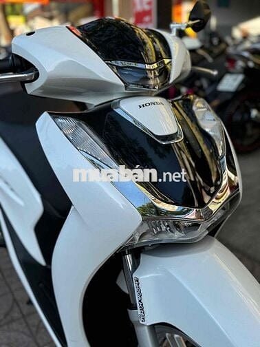 Honda SH 2025 Trắng Đen