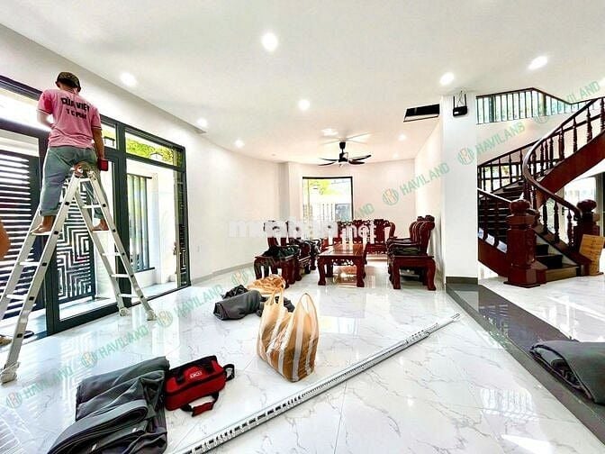 NHÀ NGUYÊN CĂN 200M2  6PN 5WC NGAY BIỂN NỘI THẤT CAO CẤP