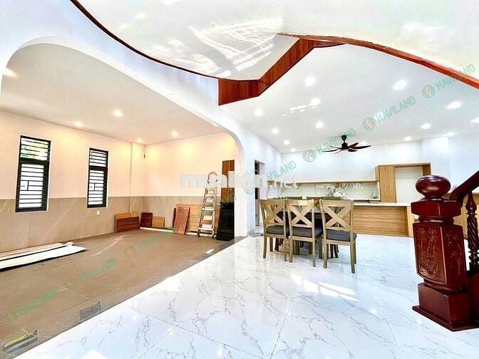 NHÀ NGUYÊN CĂN 200M2  6PN 5WC NGAY BIỂN NỘI THẤT CAO CẤP