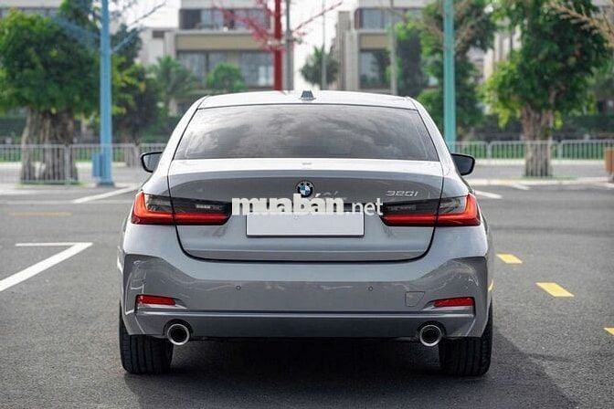 BMW 320i Sport Line LCI 2025 500 km