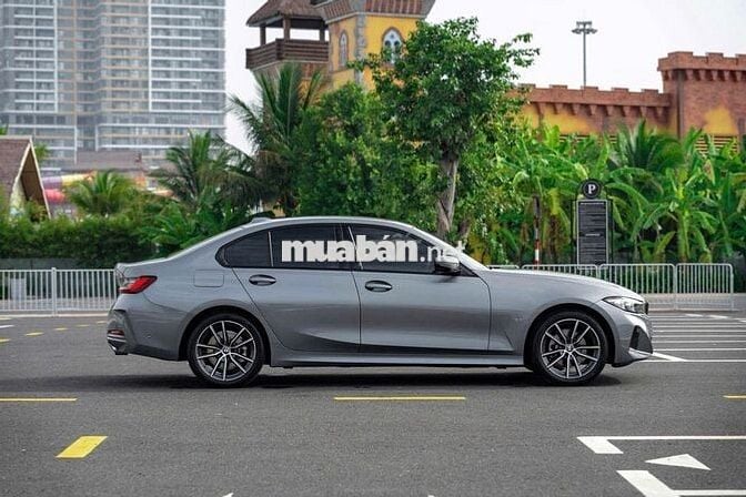 BMW 320i Sport Line LCI 2025 500 km