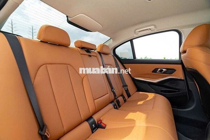 BMW 320i Sport Line LCI 2025 500 km