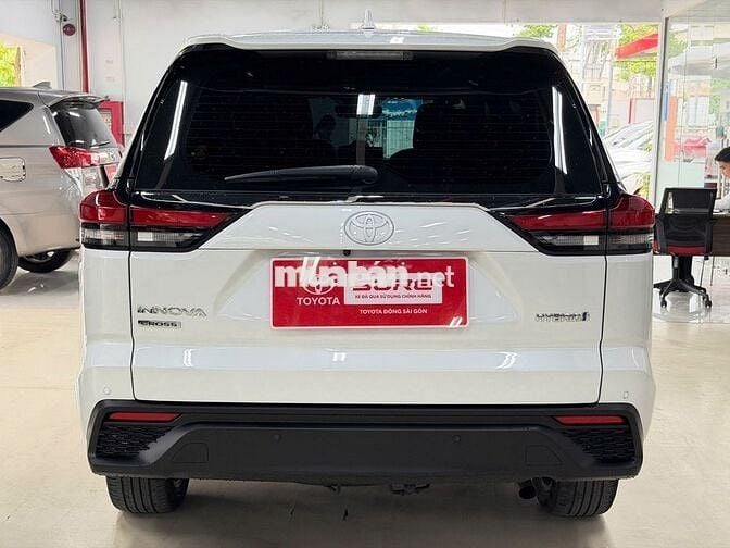 7 Chỗ. Xăng lai Điện - INNOVA CROSS HYBRID 2024