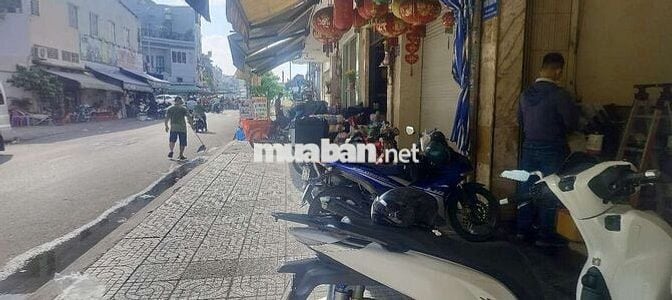 cho thuê mặc bằng bến xe chợ lớn 30m vỉa hè rộng rãi 