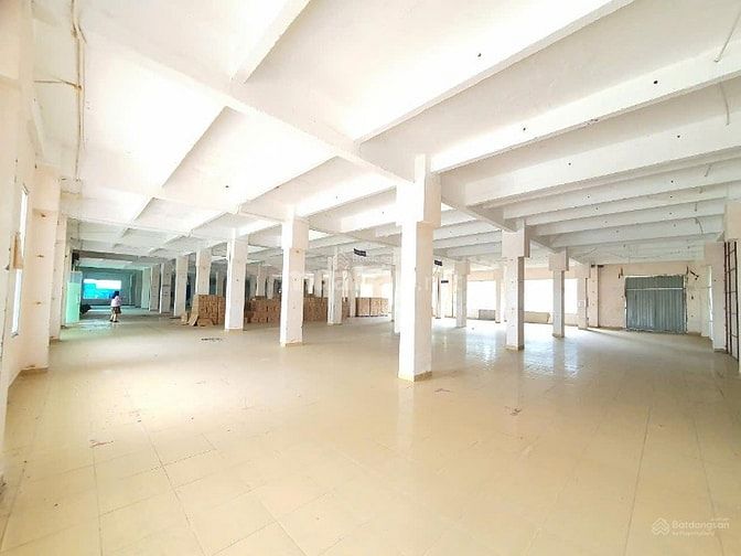 Cho thuê kho kết hợp văn phòng DT 1500m2 tại mặt tiền xe ra vào đường 
