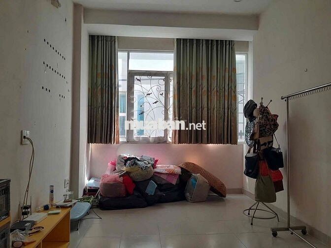 Cho thuê nhà nguyên căn.1trệt2 lầu 2pn1wc Cao Thắng p12 Q10